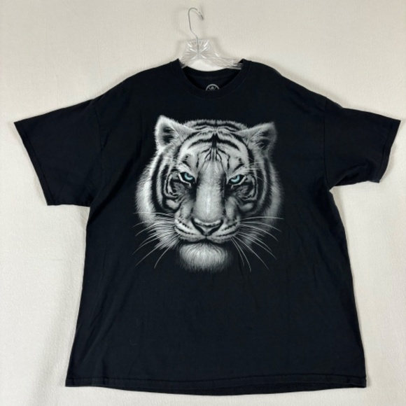 Dom Blue Eyed White Tiger Face Black Graphic Short Sleeve Men's T-Shirt Size XXL - Picture 1 of 10